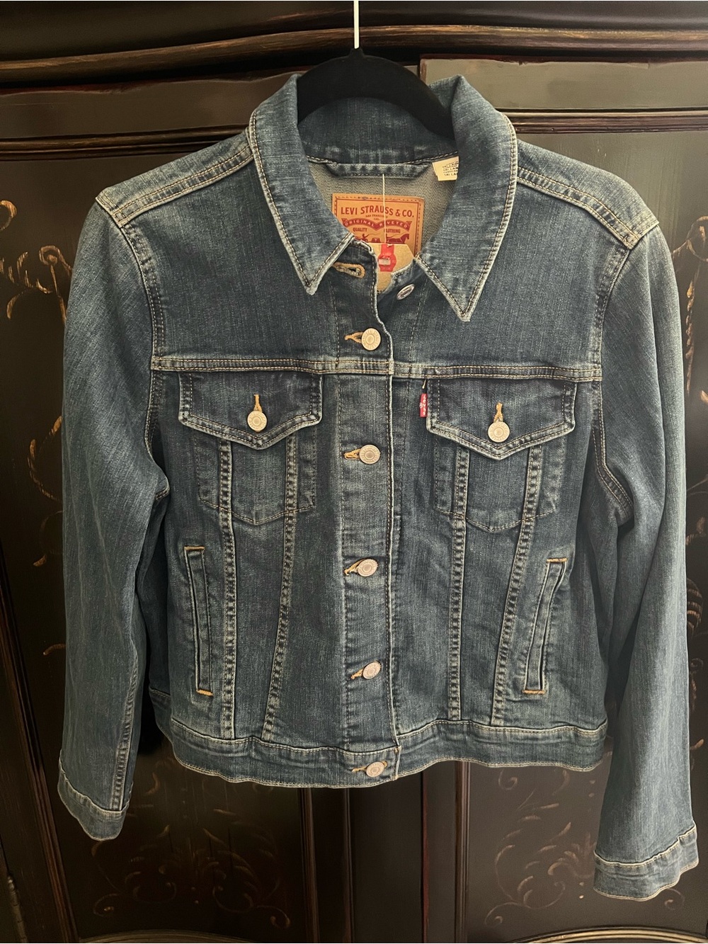 Levi Strauss & Co. Original Trucker Denim Jacket - Size L CLASSIC! NWT